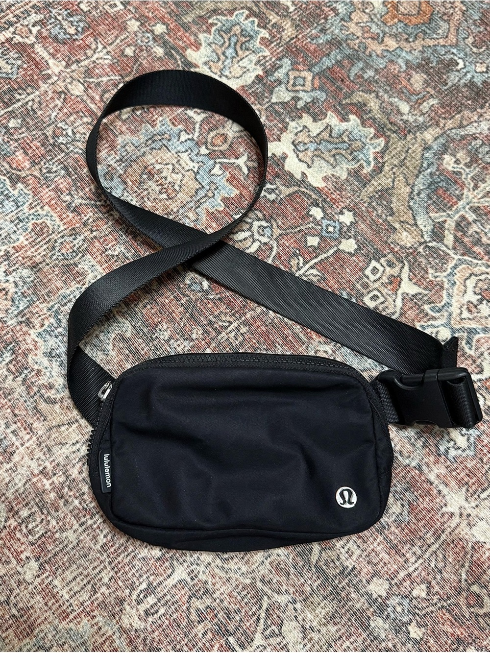 lululemon Everywhere Belt Bag